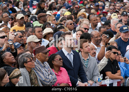 Detroit, Michigan - der Masse auf einer Kundgebung der Labor Day wartet mit eine Rede von Präsident Barack Obama zu hören. Stockfoto