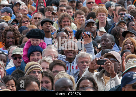 Detroit, Michigan - der Masse auf einer Kundgebung der Labor Day wartet mit eine Rede von Präsident Barack Obama zu hören. Stockfoto