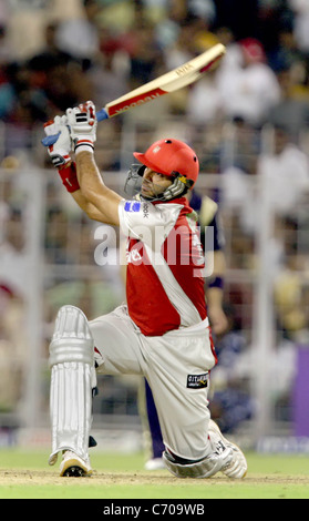 Kings XI Punjab Schlagmann Yuvraj Singh während der Indian Premier League 3 Cricket match zwischen The Kolkata Knight Riders vs Stockfoto