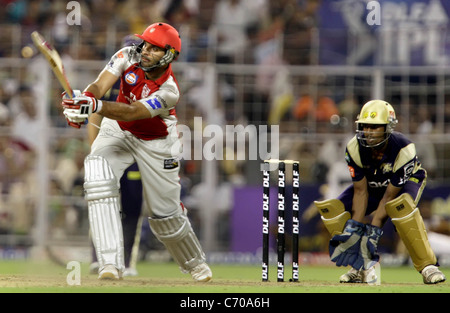 Kings XI Punjab Schlagmann Yuvraj Singh während der Indian Premier League 3 Cricket match zwischen The Kolkata Knight Riders vs Stockfoto