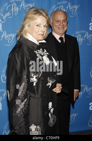 Candice Bergen und ihr Ehemann Marshall Rose besucht die Premiere des Broadway musikalische "kommen Fly Away" im Marquis Stockfoto