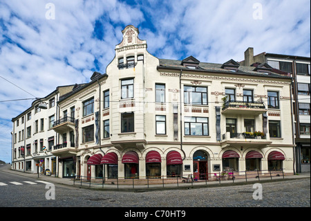 Aalesund in Norwegen ist berühmt für seine Art Nouveau oder Jugendstil Gebäude, und dieser ist auf der Ecke der Storgata und Parkgata. Stockfoto