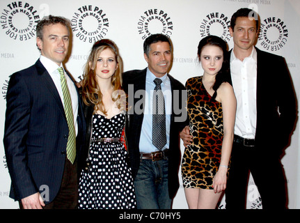 Mark Stern Executive Vice President von Syfy & Mitleiter Universalkabel, Magda Apanowicz, Esai Morales, Alessandra Torresani, Sasha Roiz, besucht Stockfoto