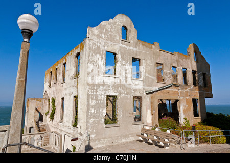 Des verfallenen Warden Haus, Gefängnis Alcatraz Insel Alcatraz, San Francisco Bay, Kalifornien, USA. JMH5236 Stockfoto