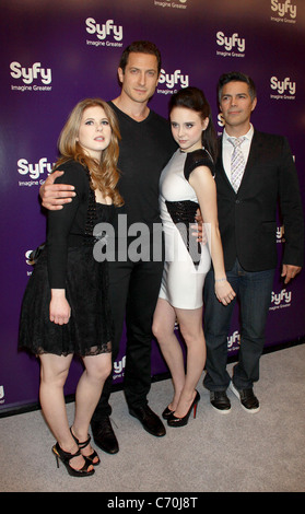 Magda Apanowicz, Sasha Roiz, Alessandra Torresani, Esai Morales, auf der Syfy 2010 im Vorfeld Party im neuen Museum of Modern Art Stockfoto