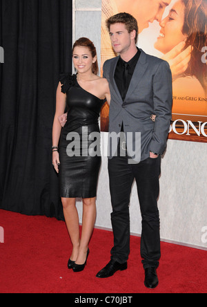 Miley Cyrus und Liam Hemsworth, "The Last Song" Premiere, anlässlich der Arclight Theater Los Angeles, Kalifornien - 25.03.10 Stockfoto