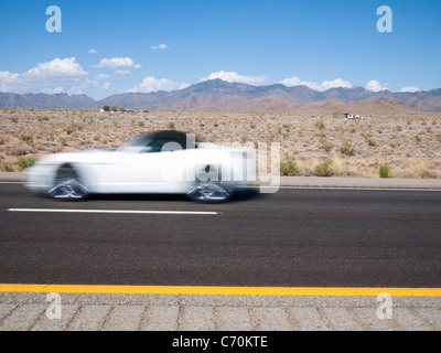 Rasende Autos, US 93, Arizona, USA Stockfoto