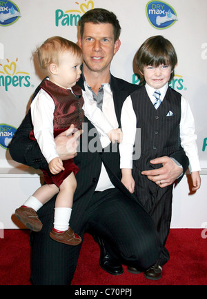 Rylan Jaxson, Eric Mabius und Maxfield Eliot (rechts), bei der Pampers Dry Max launch-Party im Helen Mills Theater New York City, Stockfoto