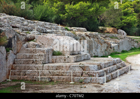 Die "Bema" oder "Vema" der Pnyx, wo Volksversammlungen im antiken Athen, Griechenland stattfanden. Stockfoto