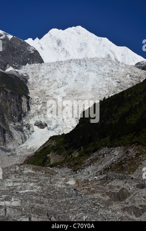 Die Gonnga Berg- und Gletscherwelt im Hailuogou National Park. Sichuan, China. Stockfoto