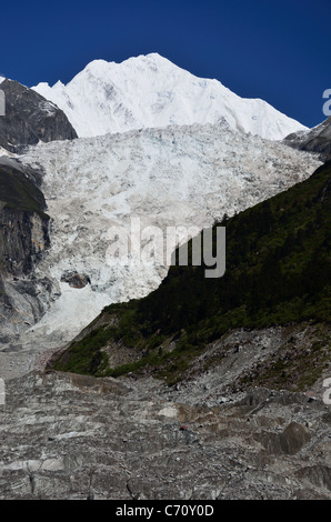 Die Gonnga Berg- und Gletscherwelt im Hailuogou National Park. Sichuan, China. Stockfoto