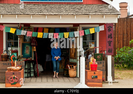 Shopper in Store in Old Town San Diego Stockfoto