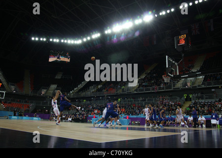 GB V Serbien Basketball in der Olympischen Arena in Stratford, London. Die Test-Event in der Vorbereitung für die nächsten Jahre Spiele. Stockfoto