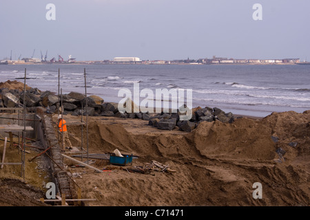 Wiederaufbau der SEA WALL VERTEIDIGUNG entlang der Promenade an der Seaton Carew in der Nähe von Hartlepool Stockfoto