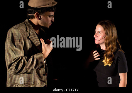 Martef Keller Theater junge Schauspieler durchführen "The Strength to Tell" zu Ehren von Holocaust-Überlebenden. Jerusalem, Israel. 09.07.2011. Stockfoto