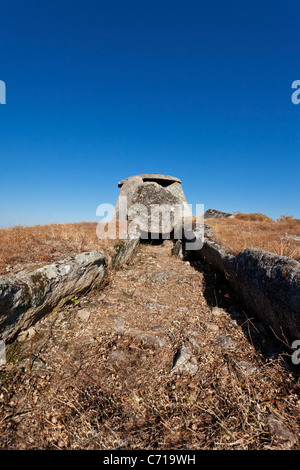 Tapadão Dolmen in Crato, die zweitgrößte in Portugal. Befindet sich im Aldeia da Mata, Crato, Portalegre. Stockfoto