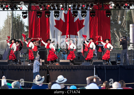 Spanische Tänzerinnen an Folklorama, Winnipeg, Manitoba, Kanada. Stockfoto