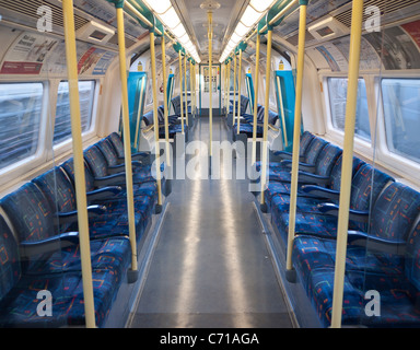 Leere Wagen der London Underground Stockfoto