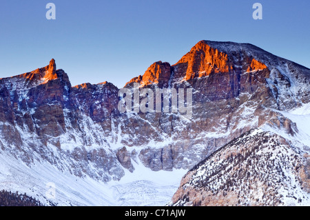 Am frühen Morgen leuchtet Wheeler Peak im Great Basin National Park. Stockfoto