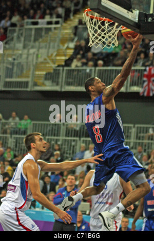 GB V Serbien Basketball in der Olympischen Arena in Stratford, London. Die Test-Event in der Vorbereitung für die nächsten Jahre Spiele. Stockfoto