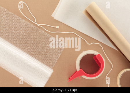Verpackungsmaterialien mit String Stockfoto