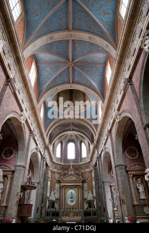 Hauptschiff der Kirche Eglise St. Vincent, Blois, Frankreich Stockfoto