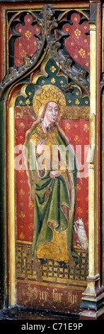 Cawston, Norfolk, Lettner. St. Agnes mit einem Lamm weiblichen Heiligen Heiligen englischen Bildschirme Kirche England UK mittelalterlichen Kirchen Stockfoto