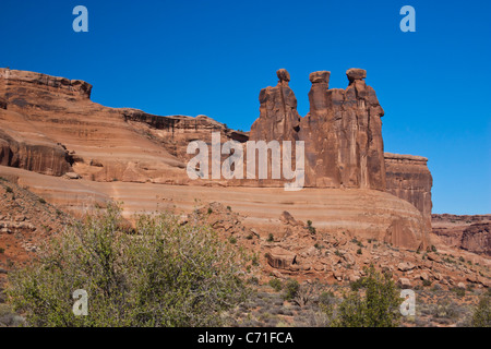 Three Gossips oder Three Sisters Rock Formation im Arches National Park in Utah. Stockfoto