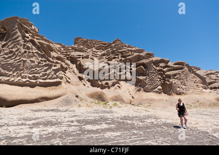 vulkanische Felsen und Steinen am Strand Vlychada, Santorin Stockfoto