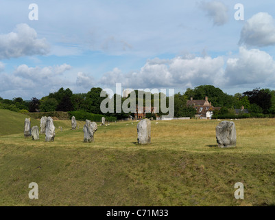 dh Avebury Stone Circle AVEBURY WILTSHIRE megalithischen stehenden Steinen Kreis Stockfoto