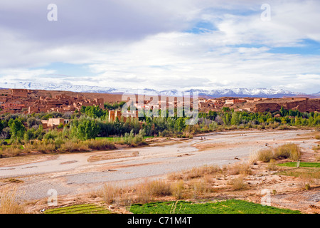 Atlas-Gebirge hinter Boumalne du Dades im Dades Tal von Marokko, Nordafrika Stockfoto