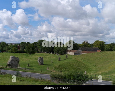 Avebury Stone Circle AVEBURY WILTSHIRE neolithischen Menhiren dh Graben Henge Erdarbeiten und Ring-Kreis Stockfoto