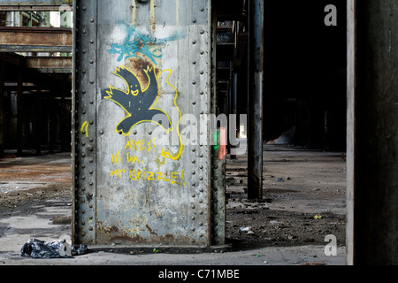verfallene Innere des maroden Lager Stockfoto
