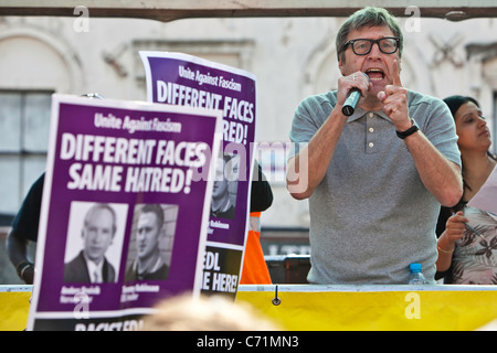 Martin Smith Führer der UAF anlässlich der Unite Against Fascism-Demonstration gegen die EDL. Whitechapel, East London. Stockfoto