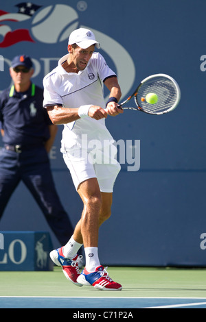 Novak Djokovic (SRB) im Wettbewerb bei den 2011 US Open Tennis. Stockfoto