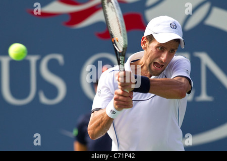 Novak Djokovic (SRB) im Wettbewerb bei den 2011 US Open Tennis. Stockfoto