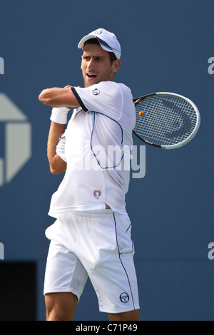 Novak Djokovic (SRB) im Wettbewerb bei den 2011 US Open Tennis. Stockfoto