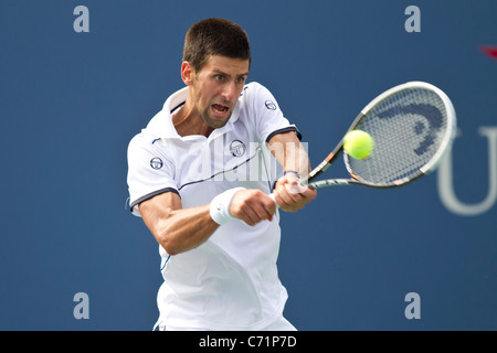 Novak Djokovic (SRB) im Wettbewerb bei den 2011 US Open Tennis. Stockfoto