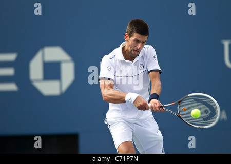 Novak Djokovic (SRB) im Wettbewerb bei den 2011 US Open Tennis. Stockfoto