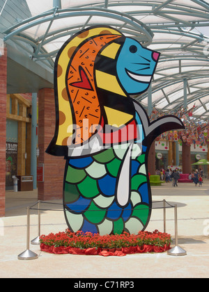 Farbenfrohe Kunstwerke von Merlion am Resorts World Sentosa, Singapur Stockfoto