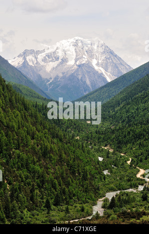 Der Yala Heilige Berg im westlichen Sichuan. China. Stockfoto