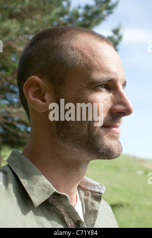 Mann in Natur, Portrait, Profil Stockfoto