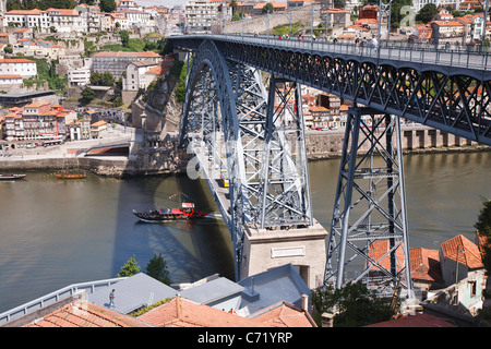 Ponte Dom Luis, Eisen Eisenbahn- und Straßenbrücke über den Fluss Douro, Porto von Eiffel gebaut Stockfoto