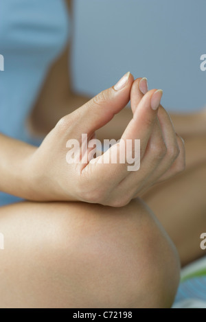 Zarte Frauenhand Mudra Position Stockfoto