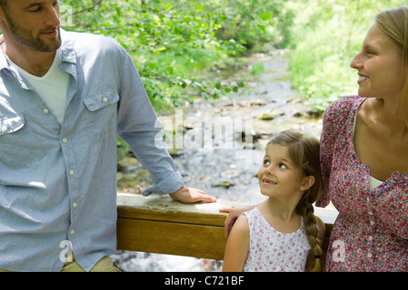 Familie, die Zeit im Freien verbringen Stockfoto