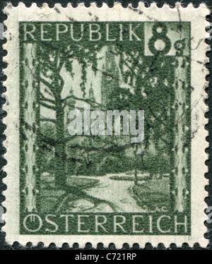 Österreich - ca. 1945: Eine Briefmarke gedruckt in Österreich, zeigt eine City Hall Park, Wien Stockfoto