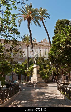 Plaza De La Candelaria. Emilio Castelar Statue. Cadiz Spanien Stockfoto