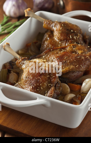 Confit von der Ente. Confit de canard Stockfoto