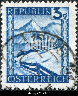 Österreich - 1945: Eine Briefmarke gedruckt in Österreich, Lermoos, Winter-Szene gezeigt wird Stockfoto