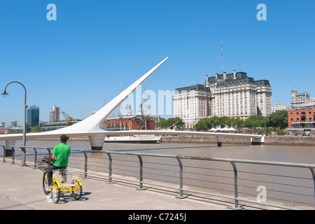 Puente De La Mujer (Frauen Brücke), Puerto Madero, Buenos Aires, Argentinien Stockfoto